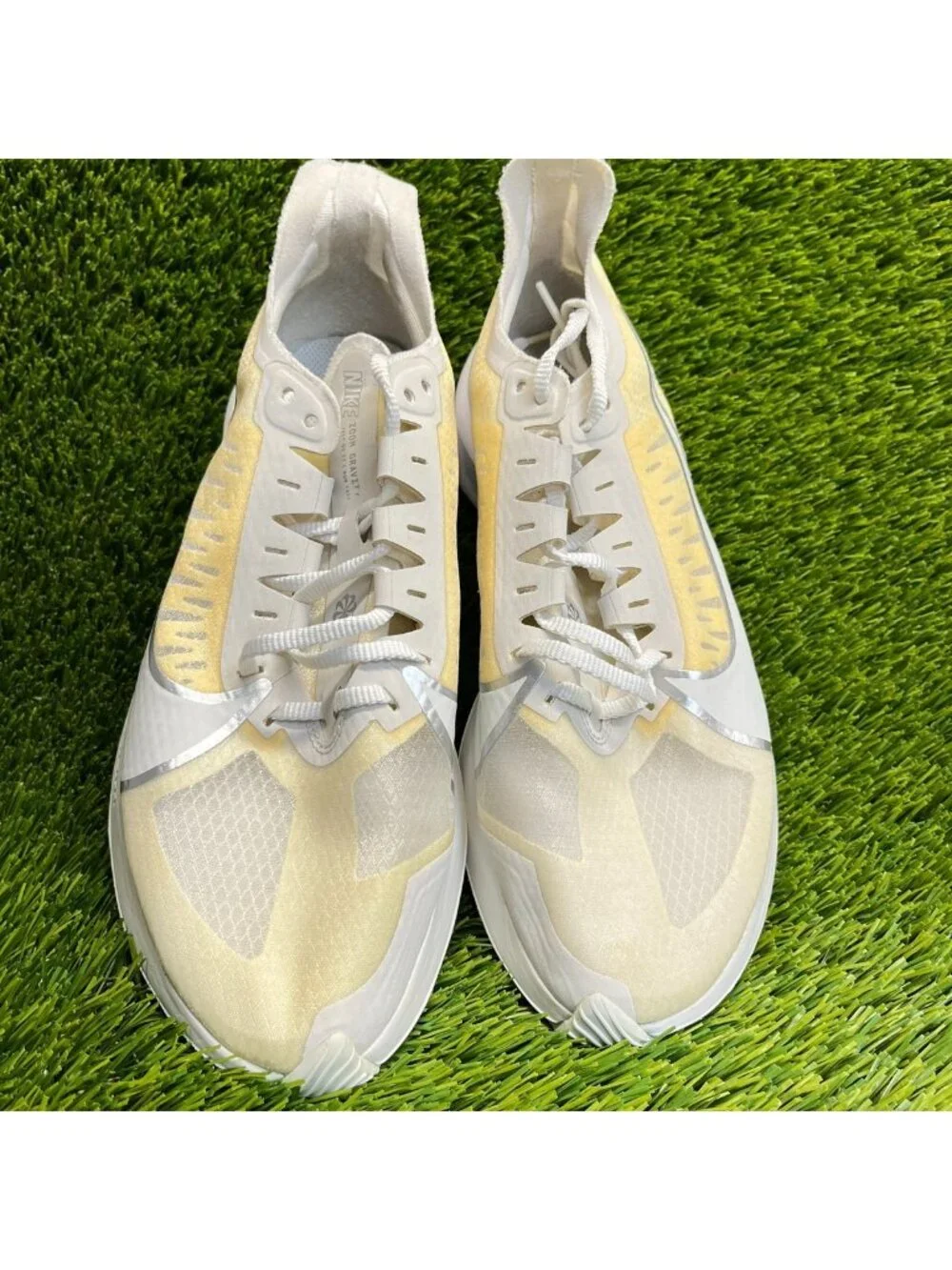 Nike Zoom Gravity Womens Size 8 Beige White Athletic Running Shoes Sneakers